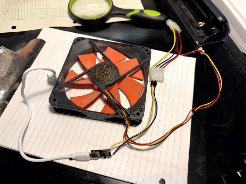 12V PC Fan hooked up to USB power supply